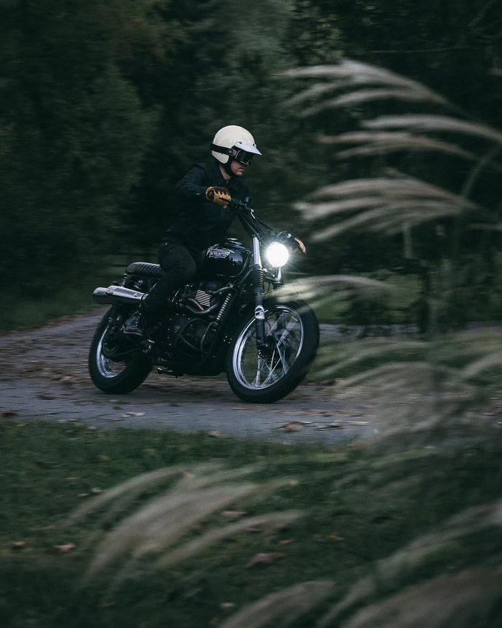 Instagram post by @scramblerbrothers for 100% Bike. Caption reads: Evening recon 🏴 @triumphmotorcycleslifestyle....