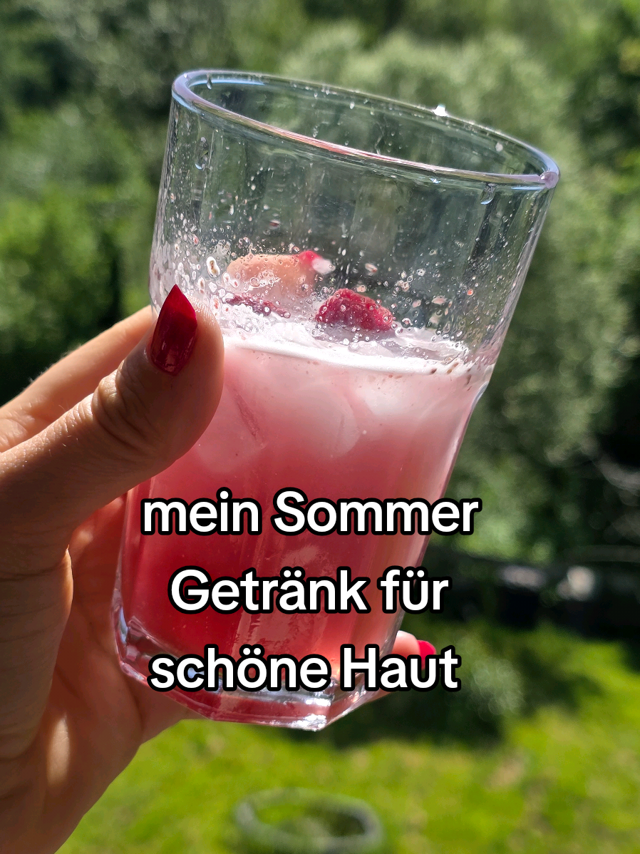 TikTok post by @wildsoulbella for Glow25. Caption reads: #antiagingtips #sommergetränk #kollagen #glow25....