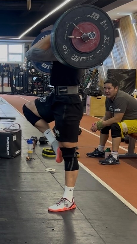 Instagram post by @whatsrockdoing for Herbalife. Caption reads: [...] Powered by: @xpodium_official #athlete....