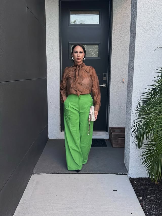 Instagram post by an influencer for SHEIN. Caption reads: [...] this December 🤍 Discover SHEIN Quality....