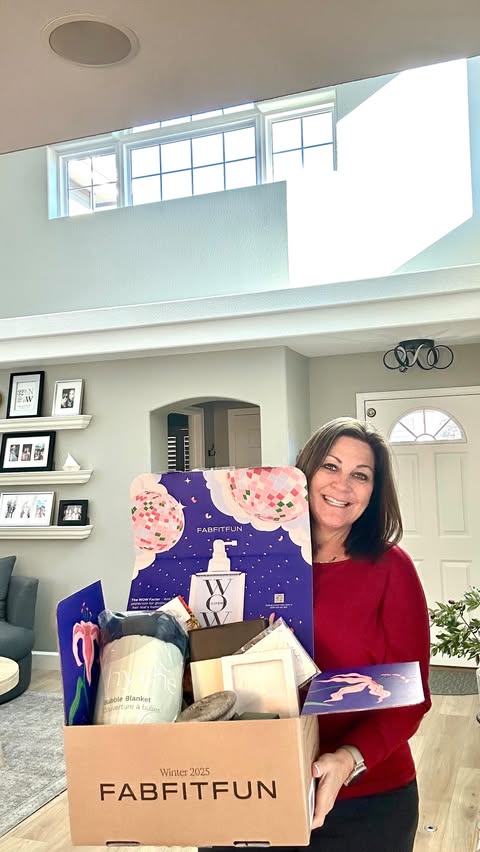 Instagram post by @jennaleveille_11 for FabFitFun. Caption reads: [...] the year just got a MAJOR upgrade....