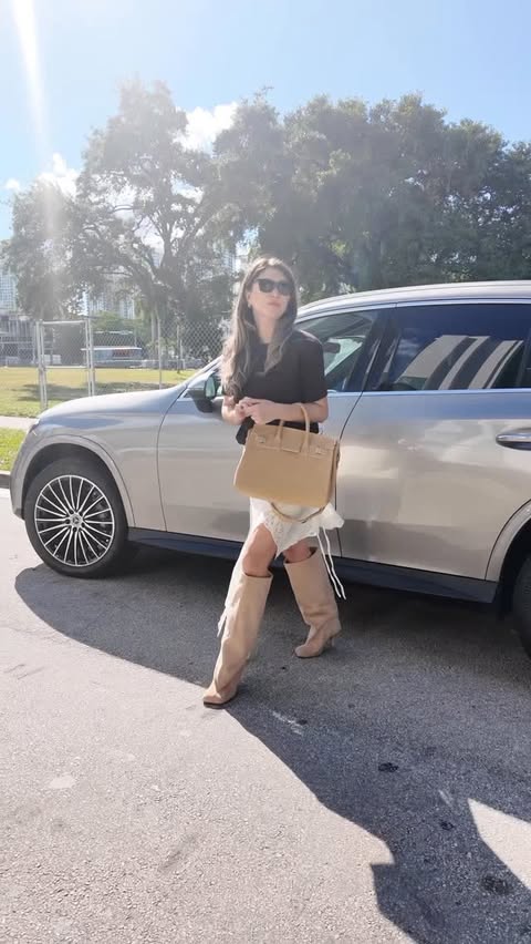 Instagram post by @itssomiamii for Teddy Blake. Caption reads: My new fave @teddy_blake Gigi Suede Bag 💕
Soft,....