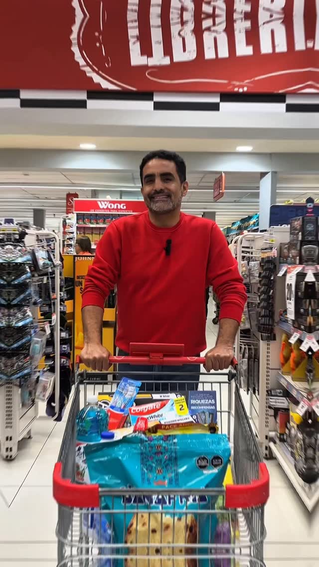 Instagram post by @fernandollanos for Colgate. Caption reads: 🎉 ¡@fernandollanos nos recuerda que en el Mes del....