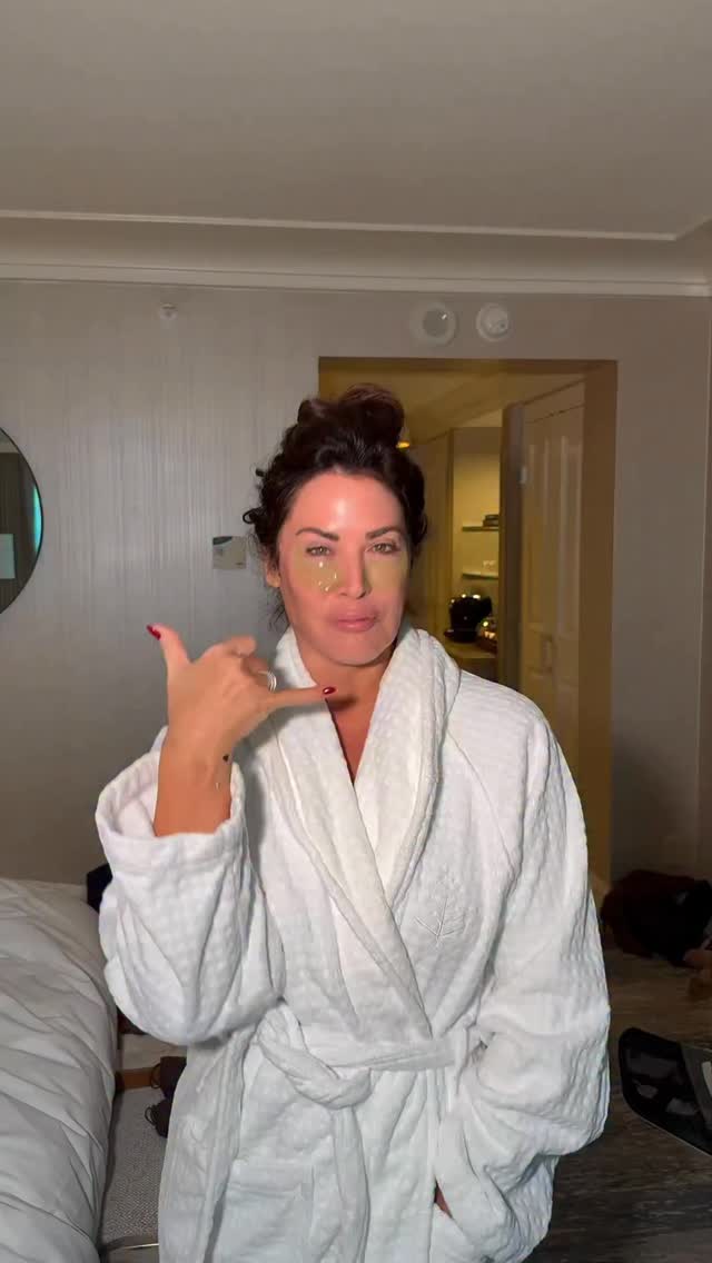 Instagram post by @rhoc_emilysimpson for STUART WEITZMAN. Caption reads: Bravocon day 2!!! So excited to meet you all!!....