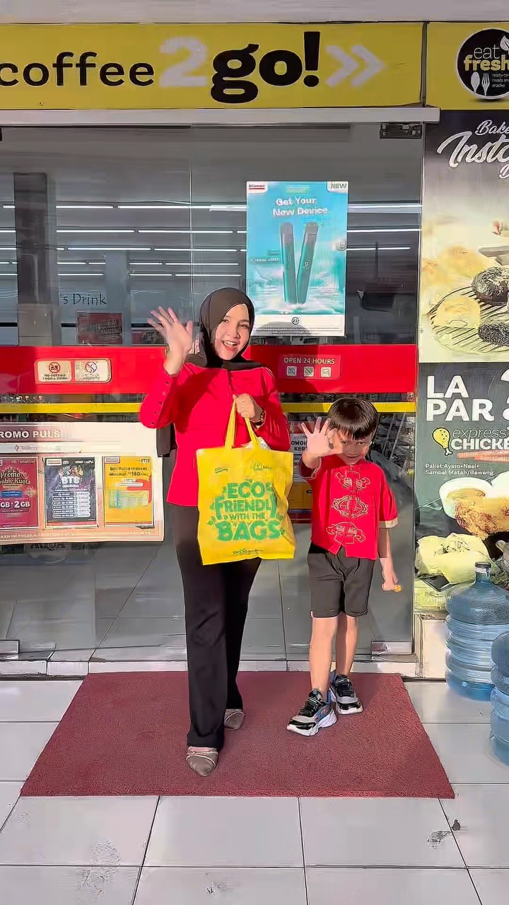 Instagram post by @bebyocha99 for Alfamart. Caption reads: Kalau soal belanja perlengkepan rumah dan cemilan....