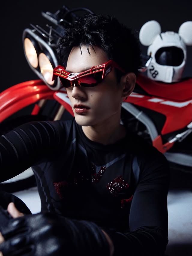 Instagram post by @pavelphoom for GENTLE MONSTER. Caption reads: Just like Pit Babe 🕶️ @GENTLEMONSTER....