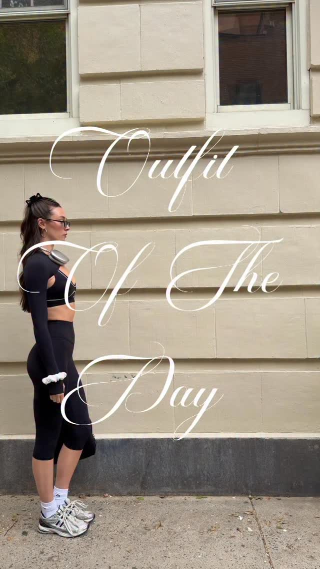 Instagram post by @mollydalton for Astoria Activewear. Caption reads: I’m a capri girl now, thanks @astoria_activewear....