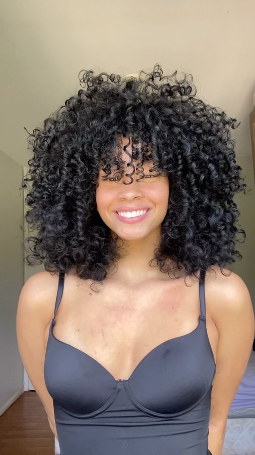 Instagram post by @barbsclocco for Embelleze. Caption reads: @embelleze manda a próxima !.