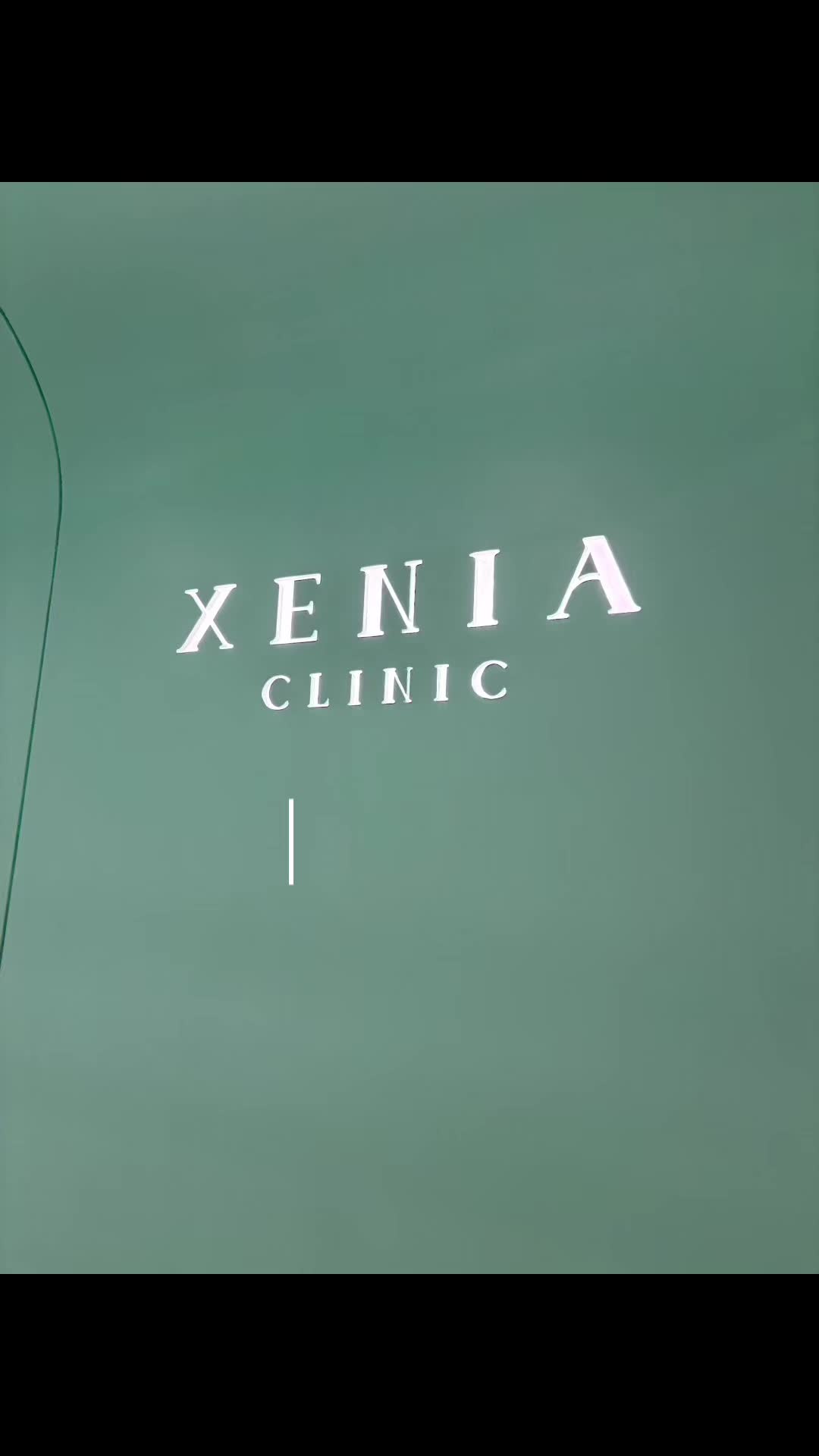 TikTok post by @aoirose__11 for Xenia Clinic. Caption reads: #xeniaclinic @xeniaclinic 🩷.