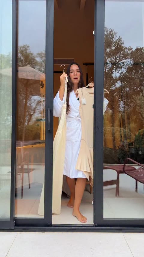 Instagram post by @aandreaglez for Sandro Paris. Caption reads: [...] del verano en Mallorca! Vestido @sandroparis....