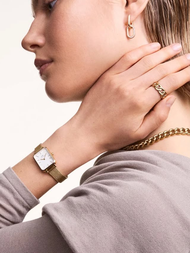 Instagram post by @thisis_kata for Daniel Wellington. Caption reads: [...] ON TOP OF THE SALE! 

@danielwellington....