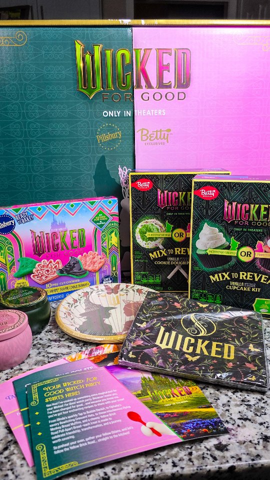 Instagram post by @thefairytalefoodie for Betty Crocker. Caption reads: This package from @bettycrocker and @pillsbury....