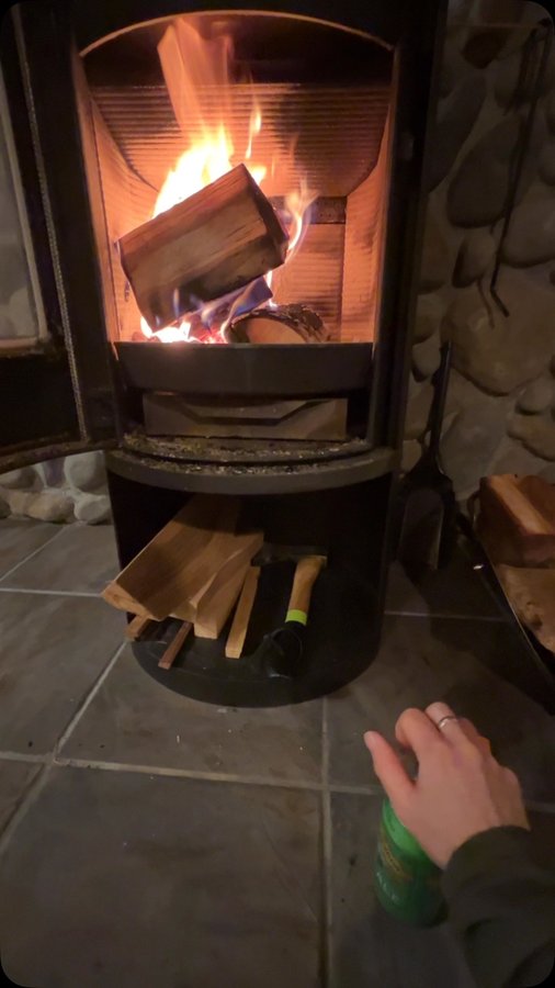 Instagram post by @robinvangyn for Sierra Nevada Brewing Co.. Caption reads: A little cozy cabin ASMR for all you beer drinkers....