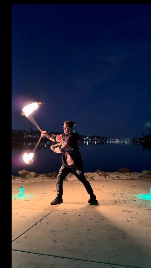 Instagram post by @mmmflows for Ultrapoi. Caption reads: [...] with XL LED knobs by @ultrapoi 🧶👌🏻 ____.