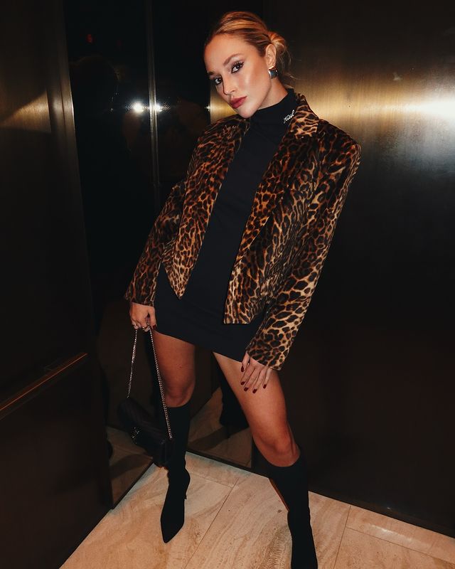 Instagram post by @ecenazucer for Kith. Caption reads: 🐆🖤
#reklam.