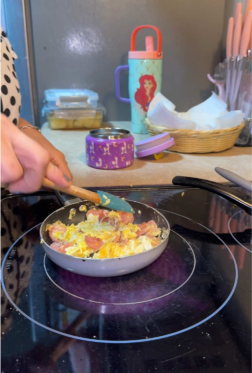 TikTok post by @viryescalantec for Corkcicle. Caption reads: [...] #SuperBrandDayBFCM  @HomeEZ @Corkcicle .