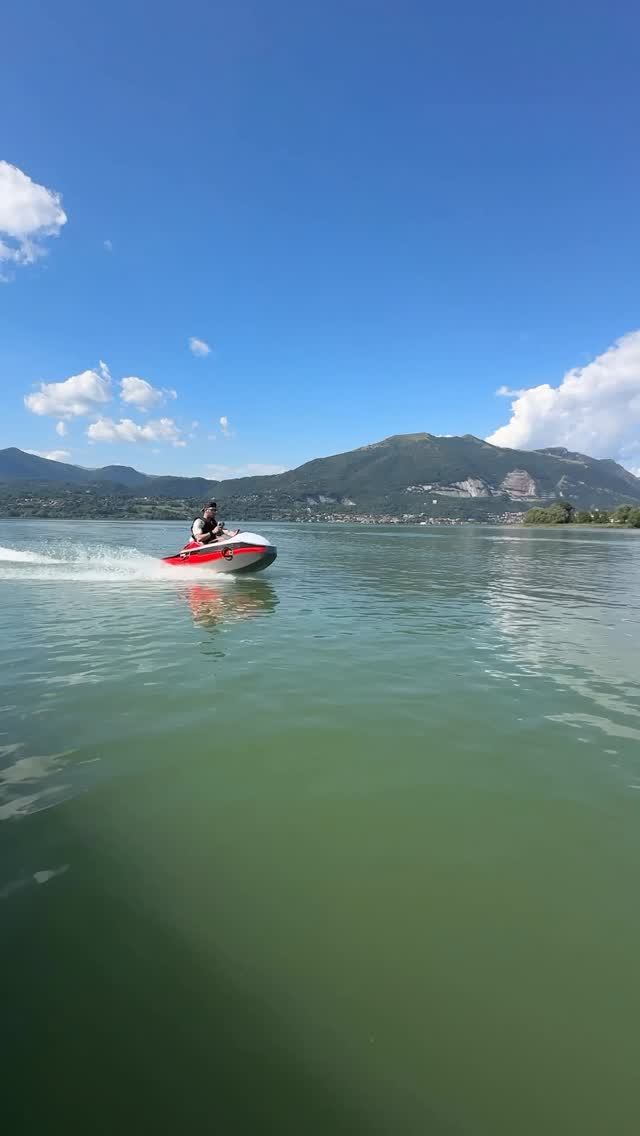 Instagram post by @michele.molteni for air up®. Caption reads: 5k di polistirolo.. però sono veloci 😁 
#jetski....