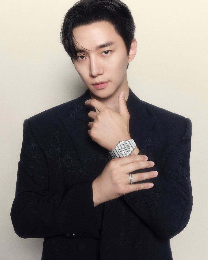 Instagram post by @le2jh for Piaget. Caption reads: @le2jh embodies style and confidence with the....