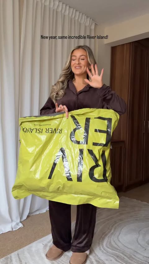 Instagram post by @jennymogeystylist for River Island. Caption reads: [...] and starting of with our faves at....