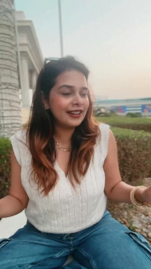 Instagram post by @cruisingcravings for Lexar. Caption reads: OMG this is LIGHTEST 1TB storage solution😱....