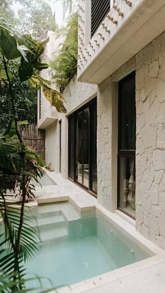 Instagram post by @paging.dr.dre for The Mane Choice. Caption reads: Here’s how I’m maintaining moisture and reducing....