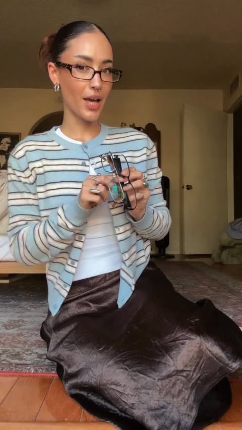 Instagram post by @miranda.rothchild for Poshmark. Caption reads: [...] so easy! I’ve been obsessed with the....