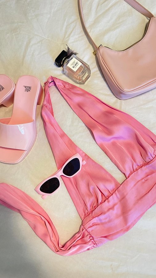 Instagram post by @hannahterrito for Salad Station. Caption reads: great way to start my week 🥰 happy Monday! #ad....