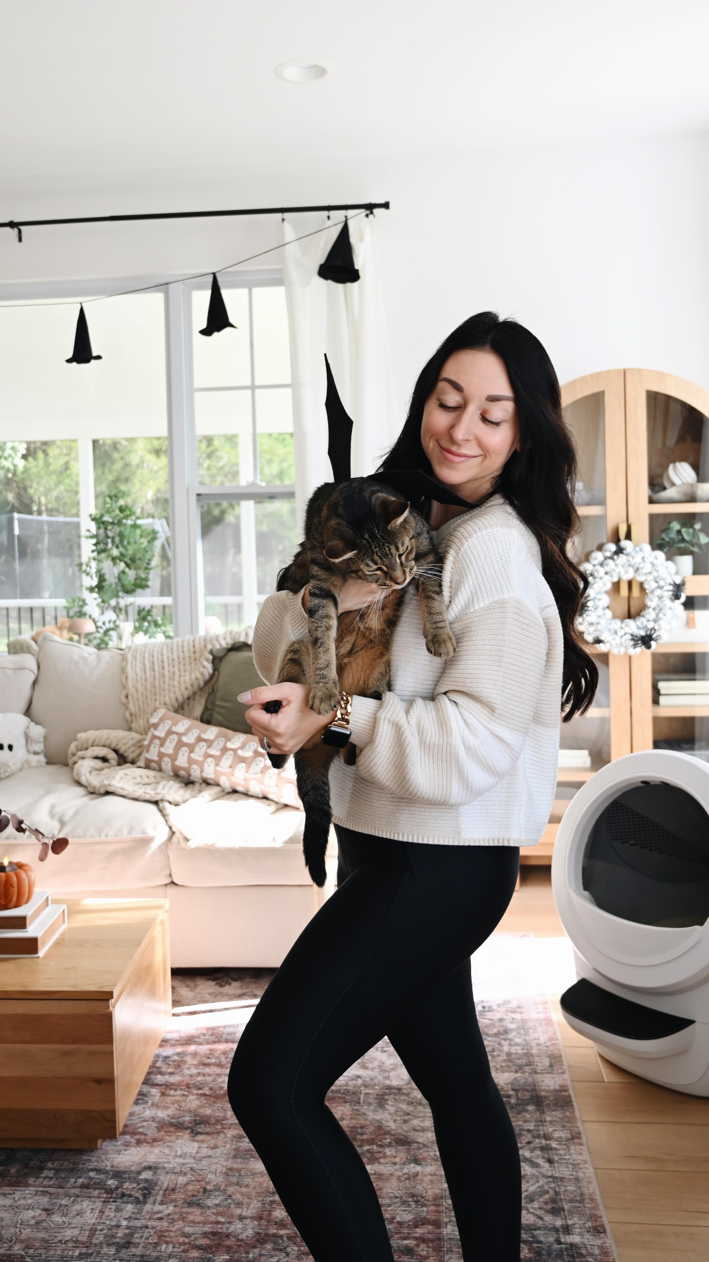 Instagram post by @emilywondree for Litter-Robot. Caption reads: No tricks here…just a ✨magically✨ clean litter....