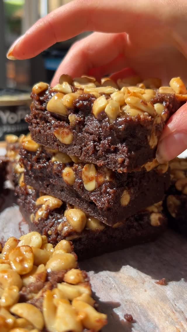 Instagram post by @thefoodarrondissement for YoPRO. Caption reads: Sticky caramel peanut Brownies🥜🍫

ooey, gooey,....