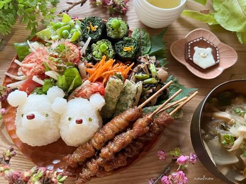 Instagram post by @now8now for Takenoya. Caption reads: Today's food art : polar bears....