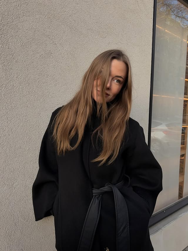 Instagram post by @vivianhoorn for Marciano. Caption reads: full day of meetings in @marciano ad*.