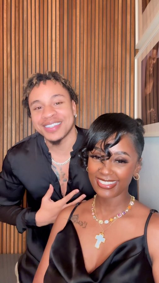 Instagram post by @vanessamdee for MoneyGram. Caption reads: [...] LIST CONTEST 🎁 We have teamed up with....