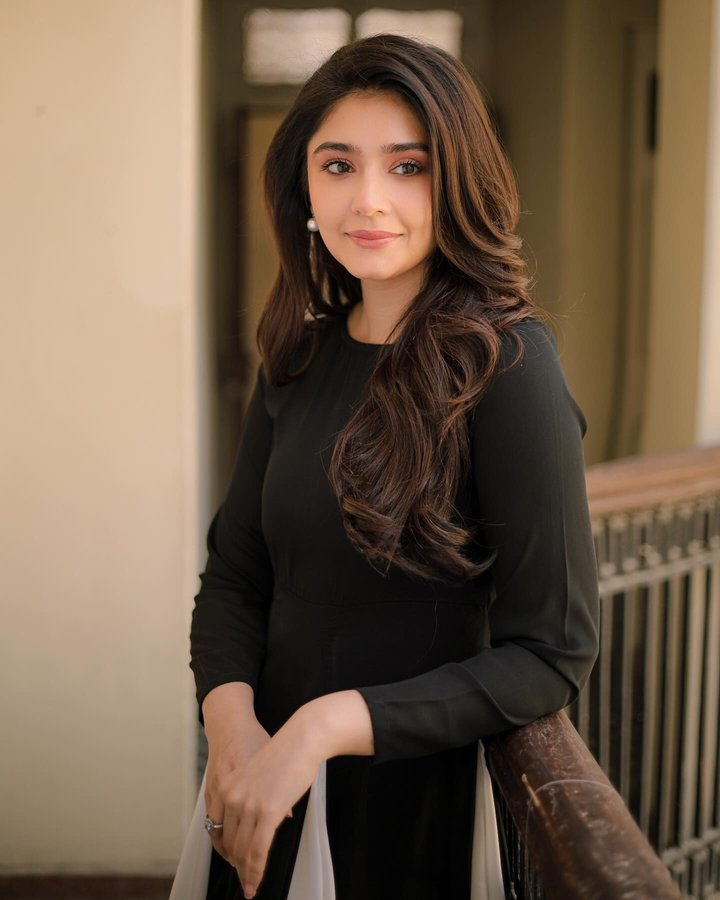 Instagram post by @durefishans for Sowears. Caption reads: Wearing @sowears @sowears.ae Fossor Dress and....