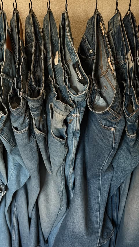 Instagram post by @mananamariee for Mother Denim. Caption reads: @mother is Mother’ing 🍑 #motherpartner.