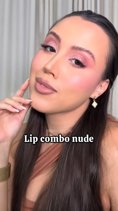 Instagram post by @rubiasobreira for Farmasi. Caption reads: [...] 
+ batom cremoso nude pink
Ambos da marca....