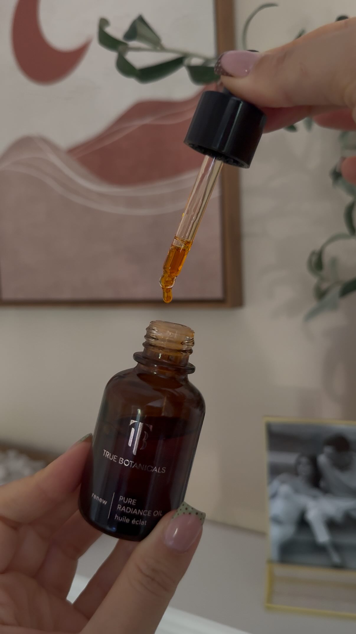 Instagram post by @drita_beqirii for true Botanicals. Caption reads: Truly can’t go one day without these!!
@hydrojug....