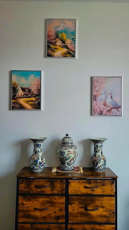 Instagram post by @mohammed_official2018 for Gallerix. Caption reads: [...] and happy.
He said hello to my new poster. ....