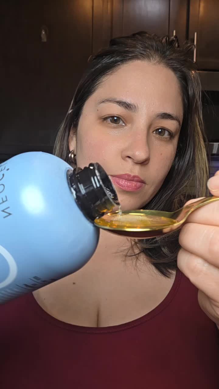 TikTok post by @kimdelbalso for NeoCell. Caption reads: #colagenoliquido #neocell #peptidos #proteina....