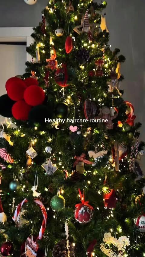 Instagram post by @lunabinelli for Chāmpo Haircare. Caption reads: If your hair needs a Christmas miracle, 
here it....