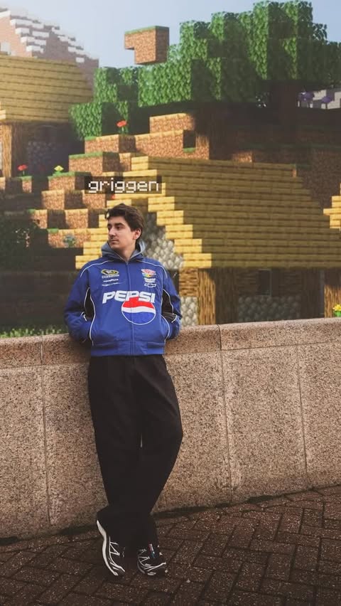 Instagram post by @griggen_ for Picsart. Caption reads: Minecraft 📸⛏️ Portrait Idea #Picsart....