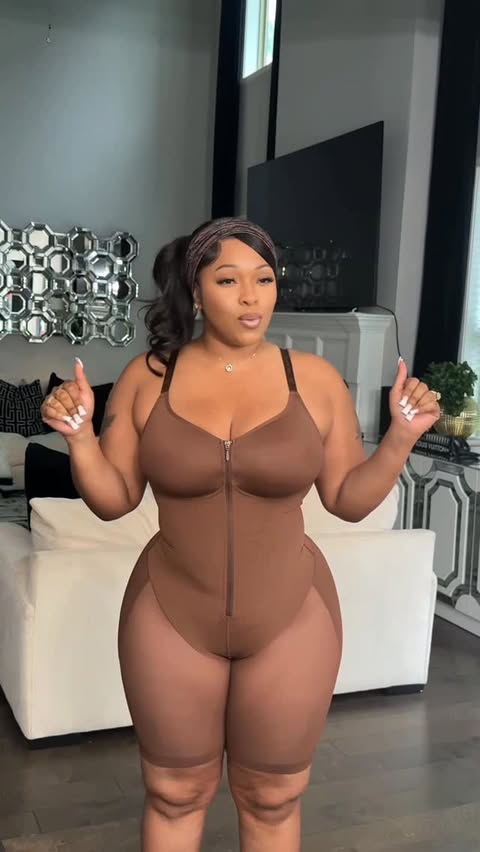 Instagram post by @dyamondmyne for Shapellx. Caption reads: [...] found shapewear that actually works 🤎....