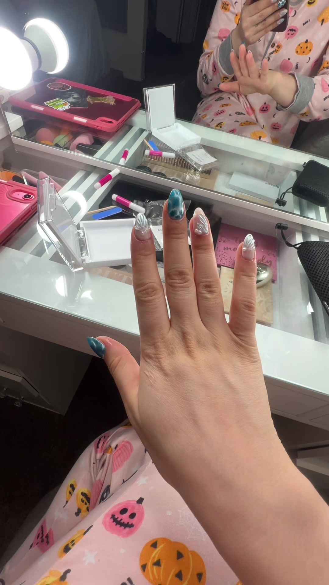 TikTok post by @sharon.ngrte for Ersa Nails. Caption reads: @Ersa Nails love me some good press ons 💙 last me....