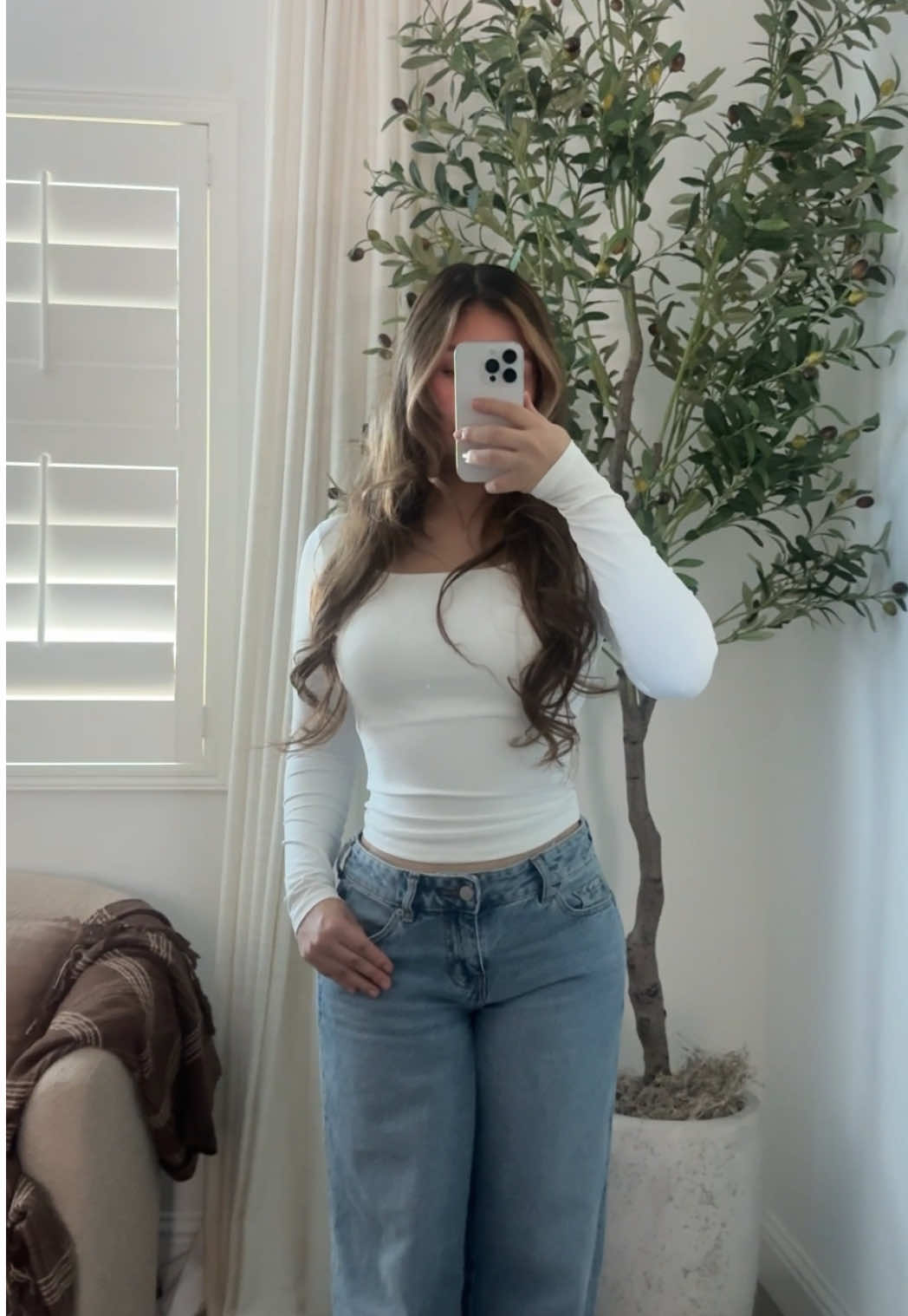 TikTok post by @gicellex for Automet. Caption reads: [...] #longsleeve #tops #essentials @AUTOMET .