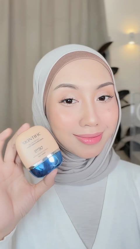 Instagram post by @itskieynna for Watsons Malaysia. Caption reads: Teman kinah restock my SKINTIFIC Products and....