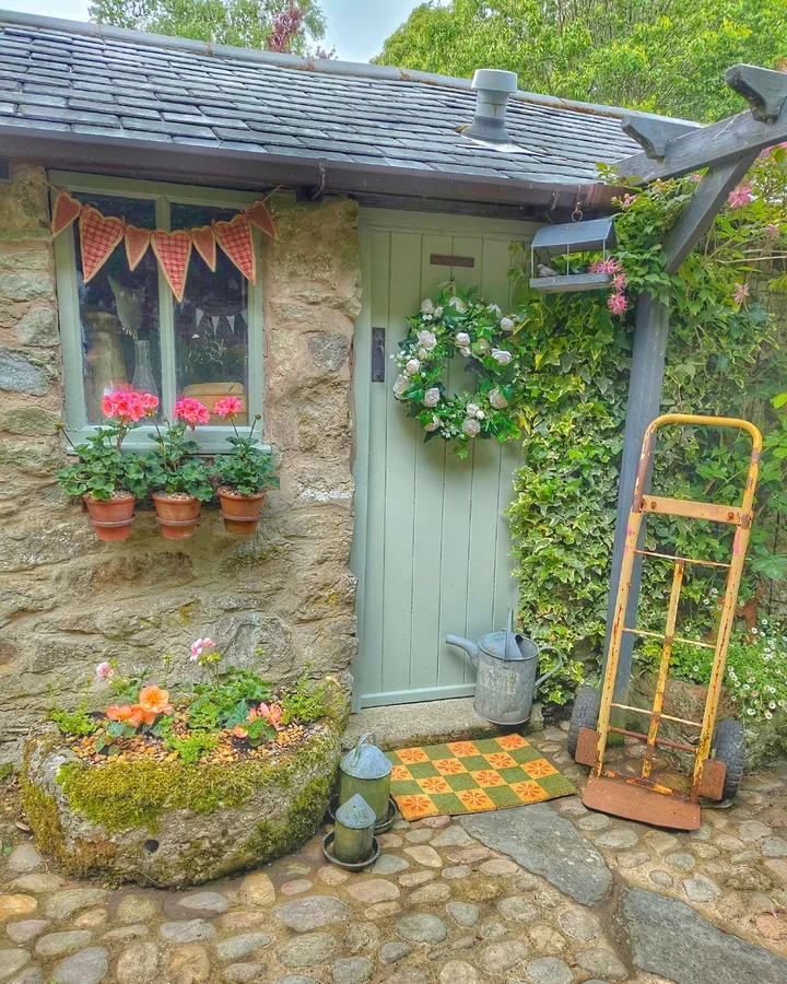 Instagram post by @cottagebythetarn for Artsy Mats. Caption reads: Happy Tuesday 💚❤️

It's a bit blustery today, but....