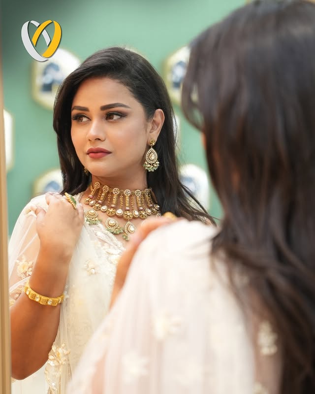 Instagram post by @nashiis_official_ for Joyalukkas. Caption reads: ✨ Every sparkle tells a story. 💎 @joyalukkas_me....