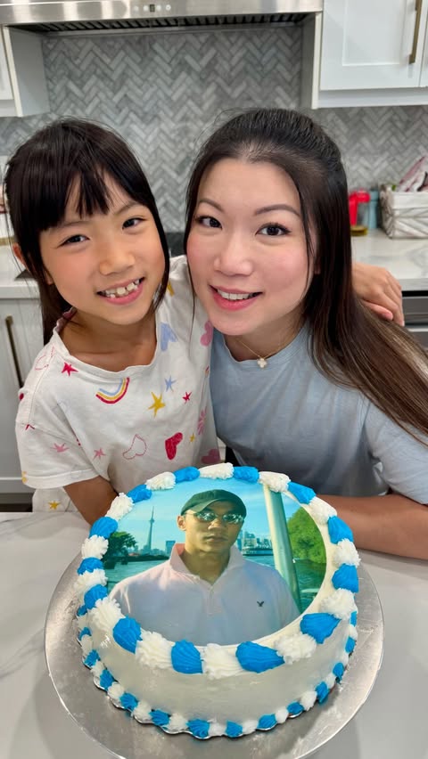 Instagram post by @thecakinggirl for Baskin-Robbins. Caption reads: [...] a custom photo ice cream cake from....