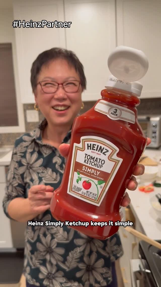 Instagram post by @thekoreanmama for Heinz. Caption reads: First off, pinch us, because we love you....