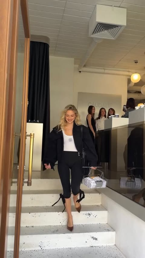 Instagram post by @oliwia_misztal for Caudalie. Caption reads: [...] na event kultowej serii vinoperfect od....