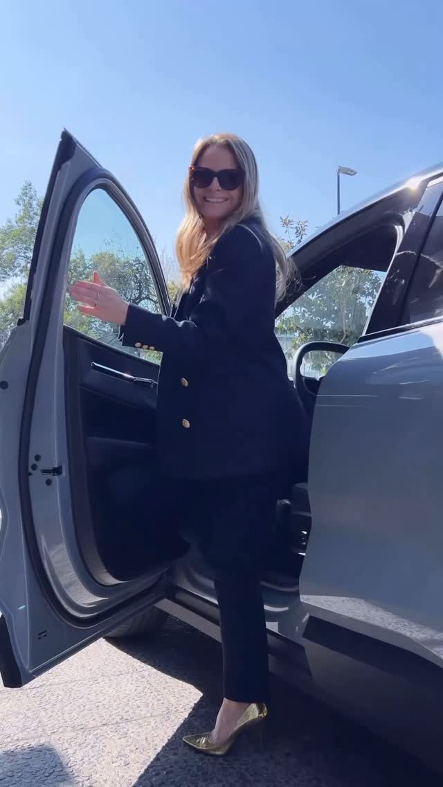 Instagram post by @soledadonetto for Volvo Cars. Caption reads: Compacto, seguro y 100% eléctrico. Mi Volvo EX30....